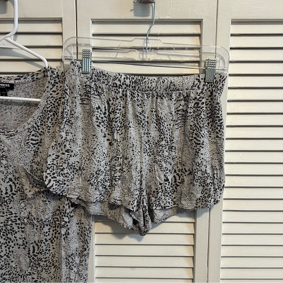Express Pajama Set - Picture 4 of 6